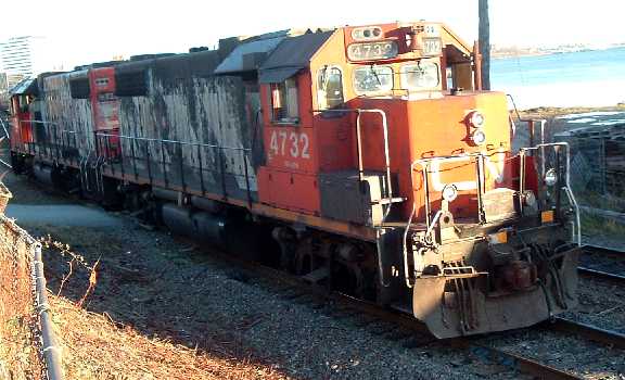 CN 4732 and 4722 at Dartmouth